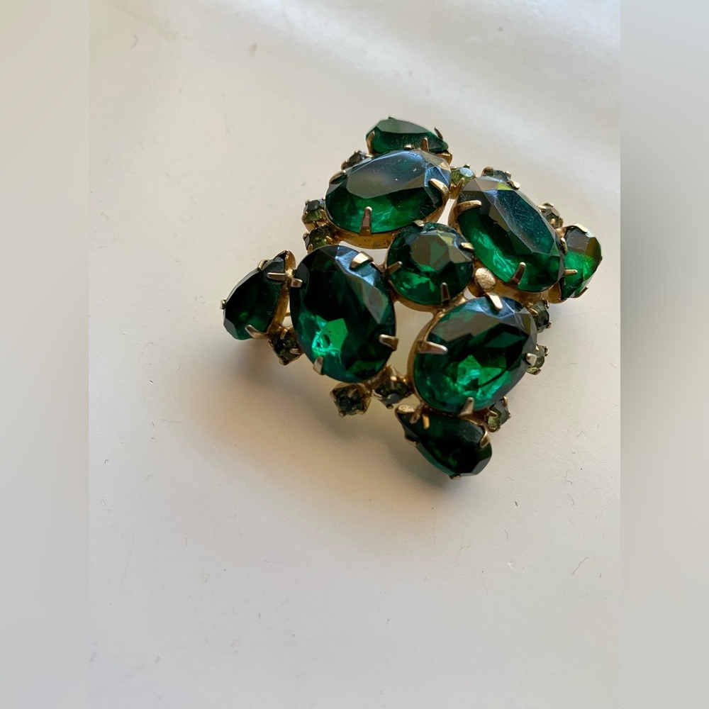 Elegant Vintage Emerald Crystal Brooch